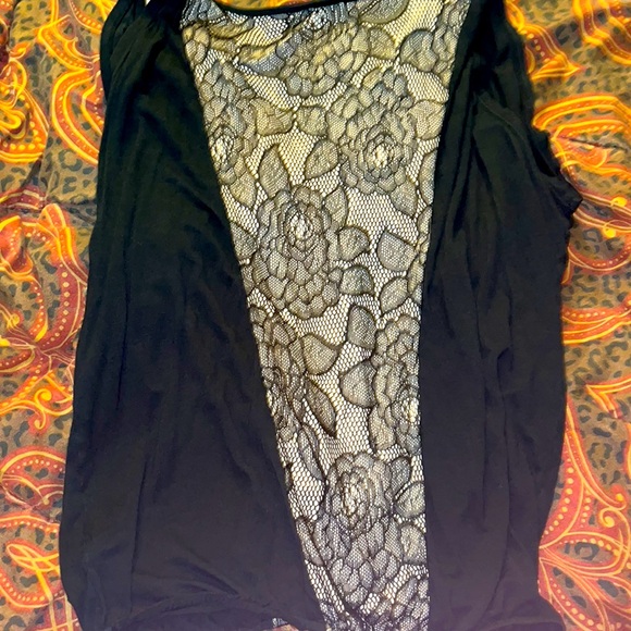 Express Lace Sleeveless Top - Picture 4 of 4